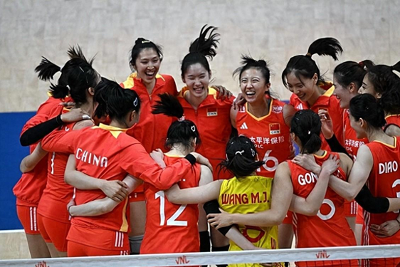 女子排球小组赛，巴西队取得胜利